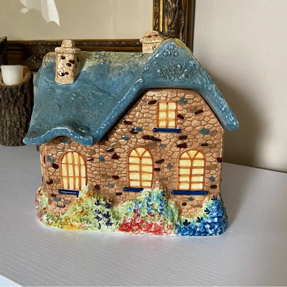 Collectable Thomas Kinkade Cookie Jar Garden Cottage Village House